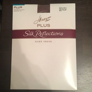 NWT Hanes Silk Reflections hose